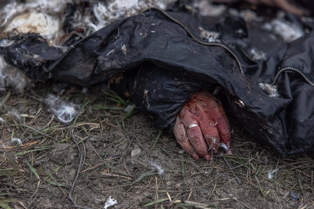 Jedna z setek ofiar masakry w Buczy /ROMAN PILIPEY /PAP/EPA
