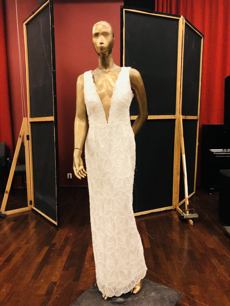 Jedna z sukni ślubnych, jakie będzie można w sobotę kupić w Teatrze Muzycznym w Łodzi /Agnieszka Wyderka /RMF FM