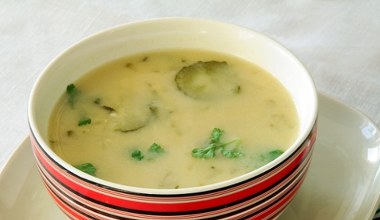 Jedna z ulubionych zup Polaków. Mało z nas wie, że zbawiennie działa na nerki i jelita, pomaga w odchudzaniu 