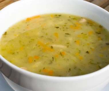 Jedna z ulubionych zup Polaków. Nieliczni wiedzą, że zbawiennie działa na nerki i jelita, pomaga w odchudzaniu 