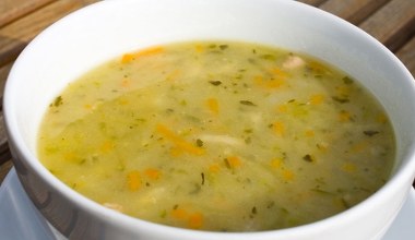 Jedna z ulubionych zup Polaków. Nieliczni wiedzą, że zbawiennie działa na nerki i jelita, pomaga w odchudzaniu 