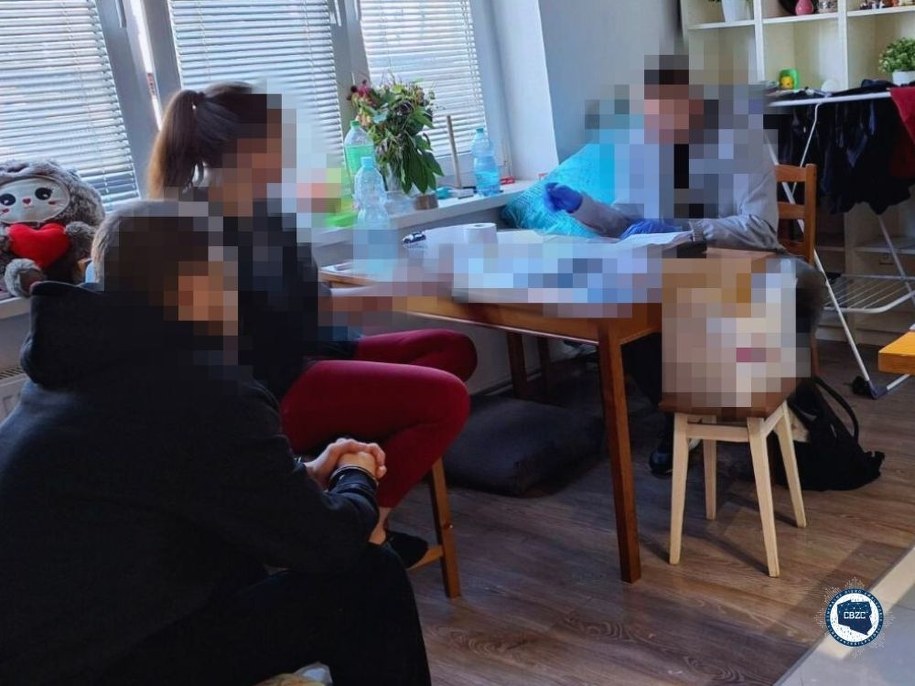 Jedna z zatrzymanych kobiet /Policja