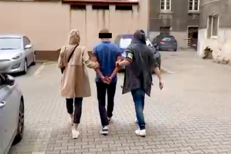 Jedna z zatrzymanych osób /Policja