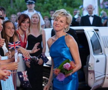 Jednak to nie jej uroda, ani pochodzenie wzbudzały zainteresowanie. Diana Frances, z domu Spancer, była całkowitym przeciwieństwem rodziny królewskiej. Otwarta, ciepła, uśmiechnięta, kochała ludzi i pomagała każdemu, kto potrzebował wsparcia.