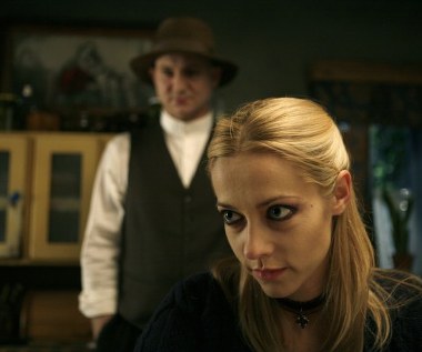 Jednak tropy urywają się, a niewinne ofiary nadal giną bez śladu, jakby zapadły się pod ziemię... - fot. Artur Siennicki