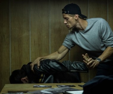 Jednego z głównych bohaterów serialu, 32-letniego policjanta łódzkiego wydziału zabójstw i terroru kryminalnego - Michała Holendra - zagra Sebastian Fabijański.