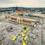 Kraków Jedni: "poezja". Inni: "poidełko dla gołębi". Krakowianie spierają się o nową fontannę