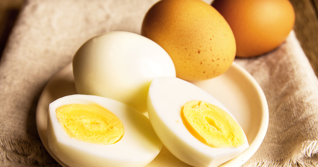 Jedno jajko ma niewiele ponad 70 kalorii /123RF/PICSEL