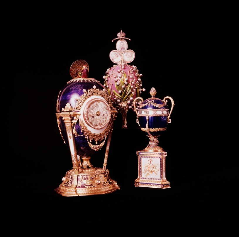 Jedno z jaj Karola Fabergé z podobiznami rodziny carskiej /Getty Images