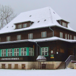 Jedno z najmłodszych schronisk w Sudetach. Ma ciekawą historię