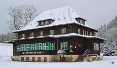 Jedno z najmłodszych schronisk w Sudetach. Ma ciekawą historię
