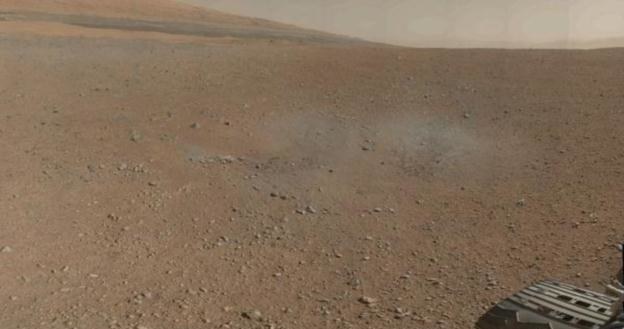 Jedno z pierwszych kolorowych zdjęć wykonanych przez Curiosity.  Fot. NASA /materiały prasowe