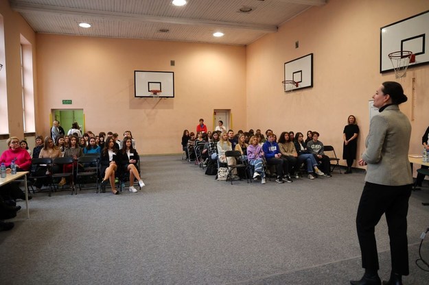 Jedno ze spotkań z młodzieżą na temat ich potrzeb i oczekiwań dotyczących wsparcia psychologicznego /lodz.pl /Materiały prasowe