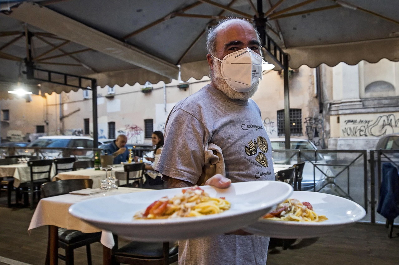 Jednorazowe sztućce w restauracji obowiązkowe? Ministerstwo dementuje