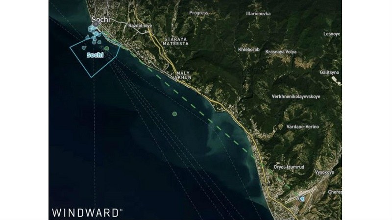Jednostki pływające znajdujące się nieopodal portu Soczi oraz ich zafałszowana lokalizacja wskazująca na obszar lotniska. Fot. maritime-executive.com /Kosmonauta