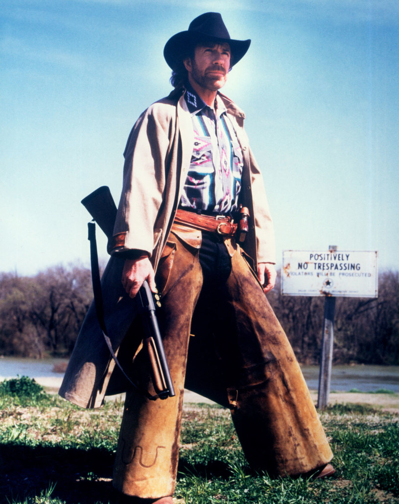 Jednym z argumentów za przyjęciem roli Walkera okazało się miejsce ulokowania planu produkcji. – Zdjęcia powstawały w Dallas, dwadzieścia kilometrów od mojego rancza – zdradził Norris w jednym z wywiadów /AKPA