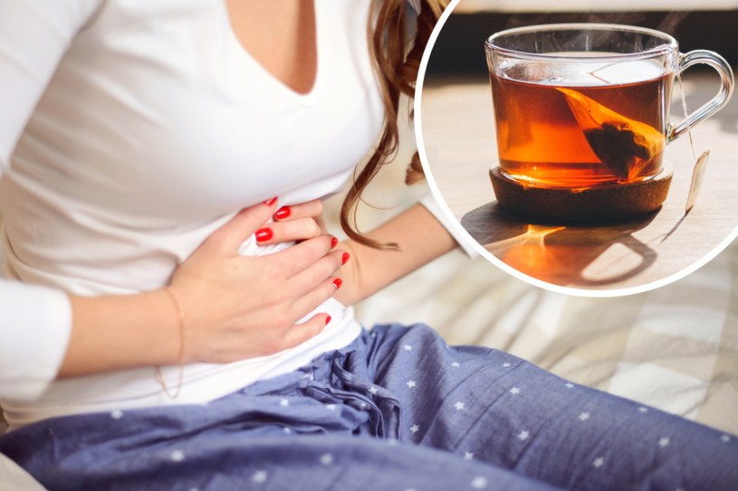 Jednym z babcinych trików na walkę z bólem brzucha jest wypicie gorącej, czarnej herbaty. Czy ta rzeczywiście działa? /Getty Images