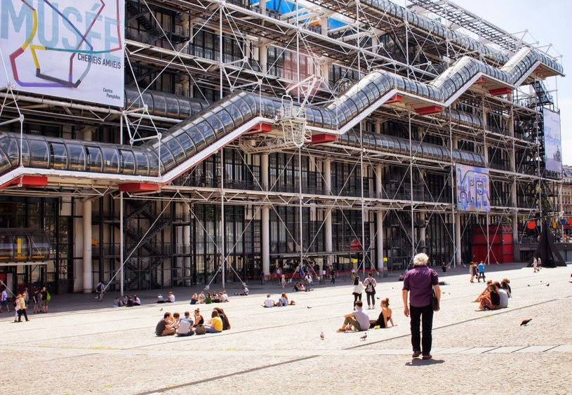 Jednym z najsłynniejszych projektów Richarda Rogersa jest gmach Centre Georges Pompidou w Paryżu /123RF/PICSEL
