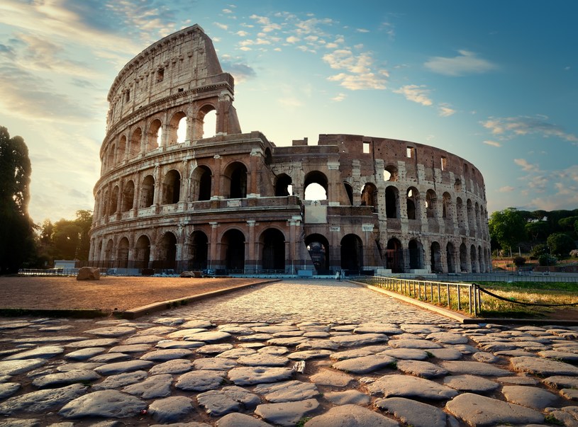 Jednym z najsłynniejszych symboli Rzymu jest bezsprzecznie Koloseum /123RF/PICSEL