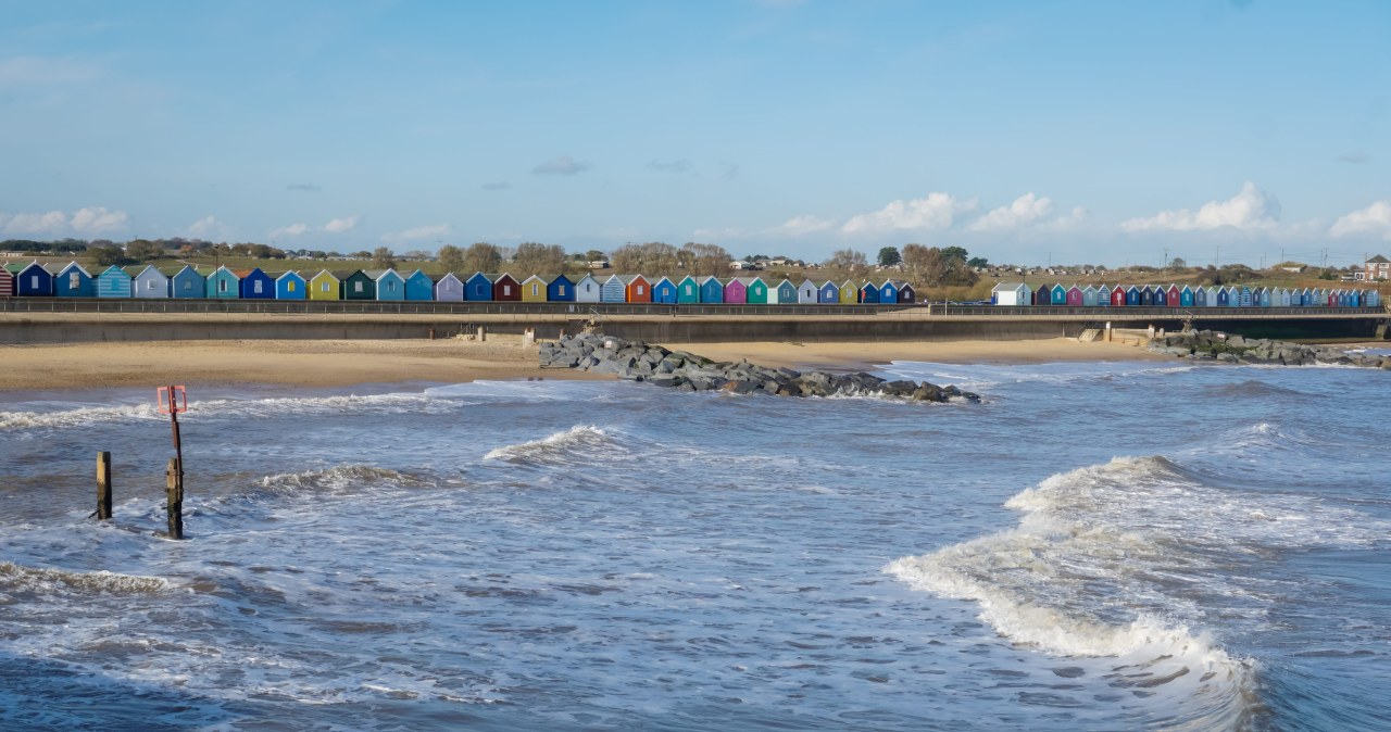 Jednym z największych atutów Walton-on-the-Naze są szerokie, piaszczyste plaże. /123RF/PICSEL                             /Pixel