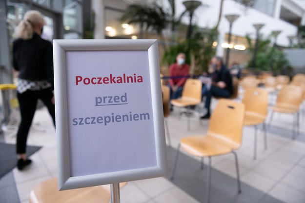 Jednym z powodów tak wysokiej śmiertelności jest unikanie szczepienia - zaznaczają lekarze /	Jakub Kaczmarczyk   /PAP