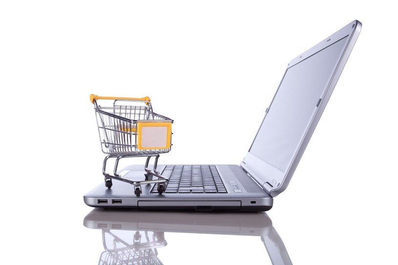 Jednym z priorytetów dla osób robiących zakupy w Internecie  jest możliwość bezproblemowej wymiany lub zwrotu towaru, który nie spełnia ich oczekiwań. /123RF/PICSEL
