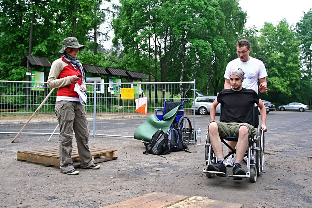 Jednym z zadań specjalnych było pokonanie toru przeszkód na wózku inwalidzkim /Marcin Wójcik