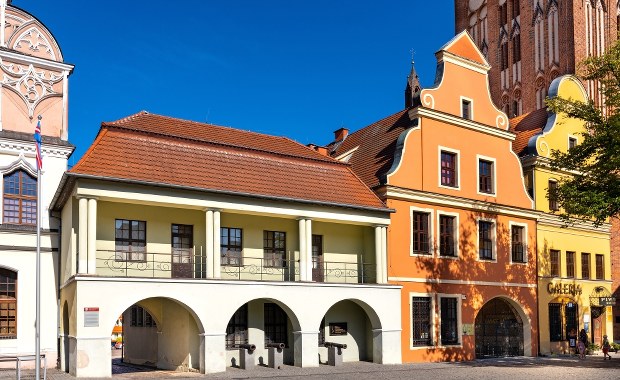 Jedwabna tkanina ołtarzowa z XVII wieku trafiła do muzeum w Stargardzie