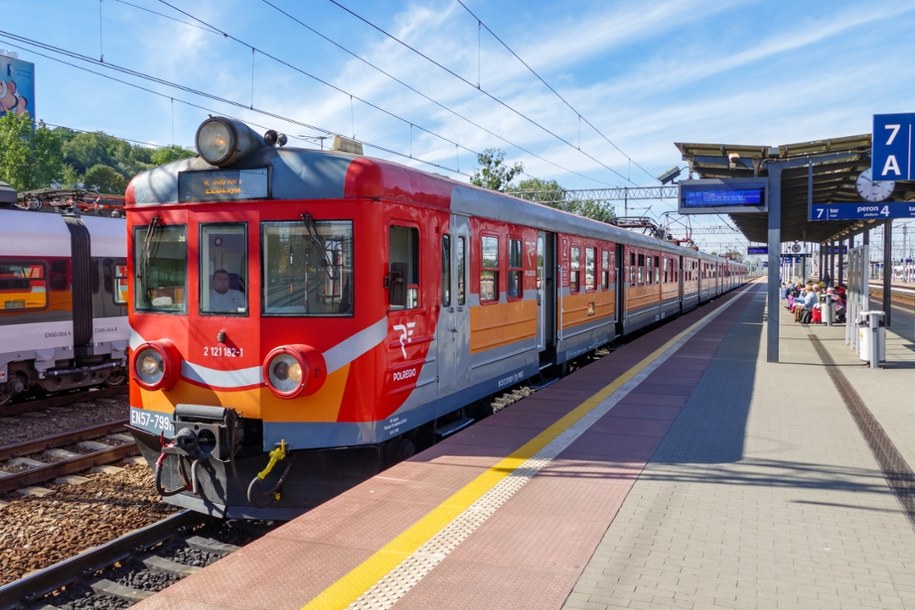 ​Jedyna w Polsce całodobowa infolinia kolejowa kończy działalność /Shutterstock