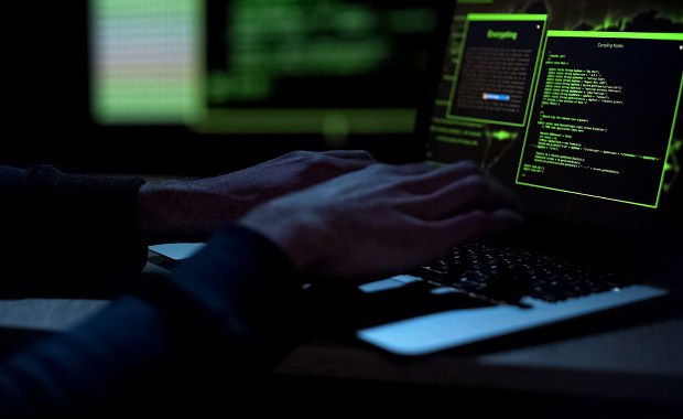 Jedyny podejrzany ws. ataków spoofingowych na znane osoby zwolniony z aresztu