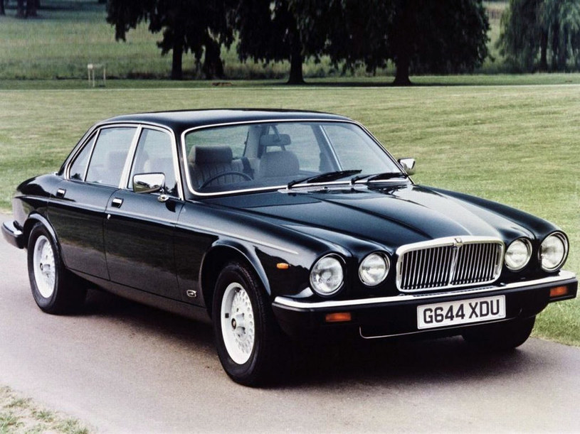 Jedyny rywal BMW w momencie debiutu 750i/iL. Niestety, był już przestarzały. Do 1993 r. zbudowano 10 tys. sztuk wersji 5.3 V12. /Jaguar