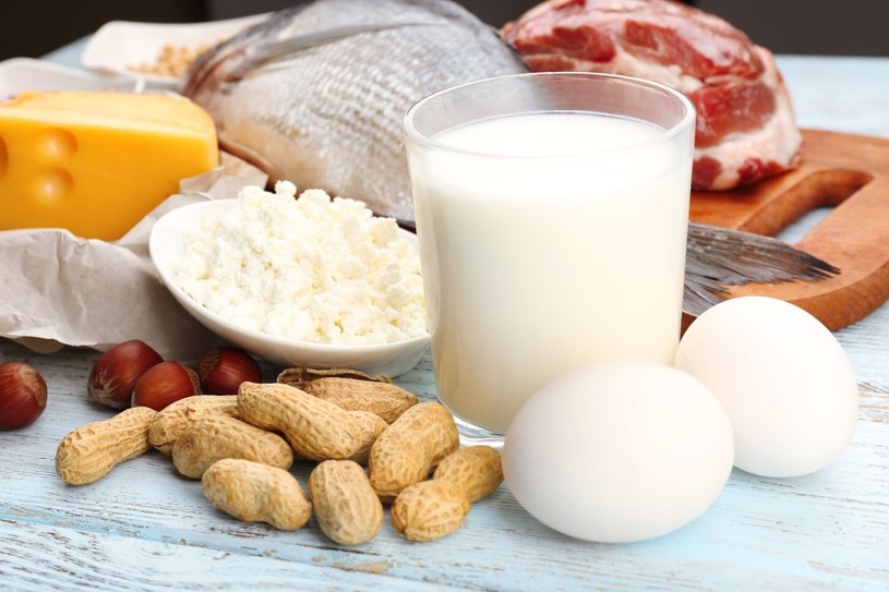 Jedz chudy nabiał, jajka, pij kefir lub jogurt /123RF/PICSEL