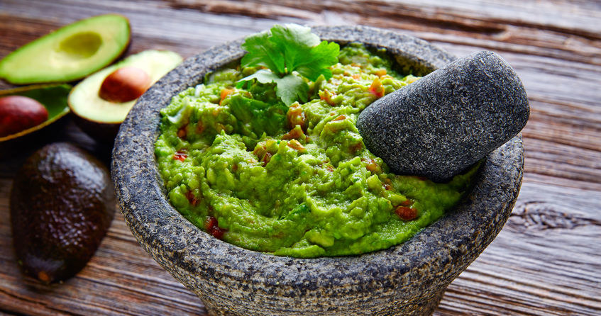 Jedz pyszne guacamole /123RF/PICSEL