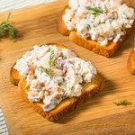 Jedz ten serek tak często, jak tylko się da. Wzmacnia kości, pomaga się zregenerować 
