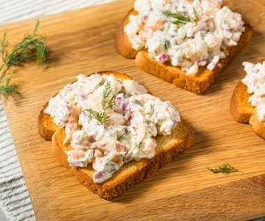 Jedz ten serek tak często, jak tylko się da. Wzmacnia kości, pomaga się zregenerować 