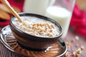 Jedz zamiast owsianki. Te płatki dodają energii, nie podnoszą cukru, chronią serce