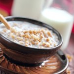 Jedz zamiast owsianki. Te płatki dodają energii, nie podnoszą cukru, chronią serce