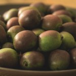 kiwi właściwości Jedz zamiast słodyczy. Antynowotworowy mocarz napakowany witaminami, chroni wątrobę, pomaga w trawieniu