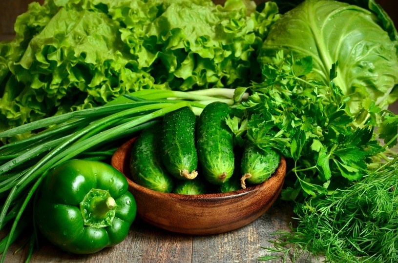Jedź zielone warzywa, ponieważ to sposób na zmniejszenie ryzyka zachorownia na raka /123RF/PICSEL