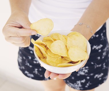 Jedząc chipsy, pracujesz na lęki i depresję. Zaskakujące wyniki badań