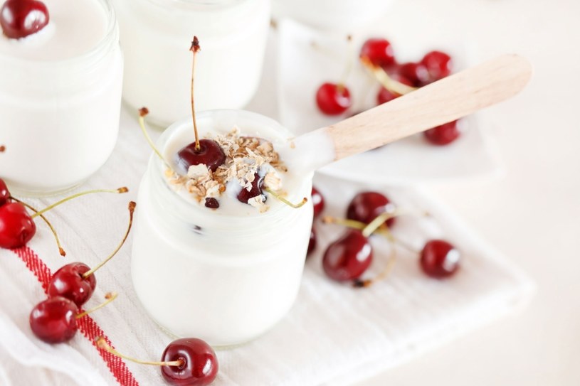 Jedząc jogurt, zmniejszasz ryzyko chorób serca /Picsel /123RF/PICSEL