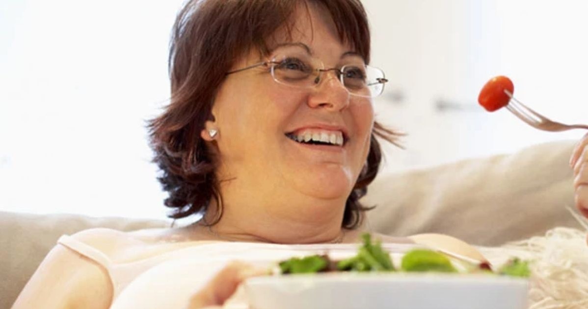 Jedzenie błonnika prowadzi do obniżenia "złego" cholesterolu we krwi, a tym samym zmniejsza ryzyko m.in. miażdżycy /123RF/PICSEL