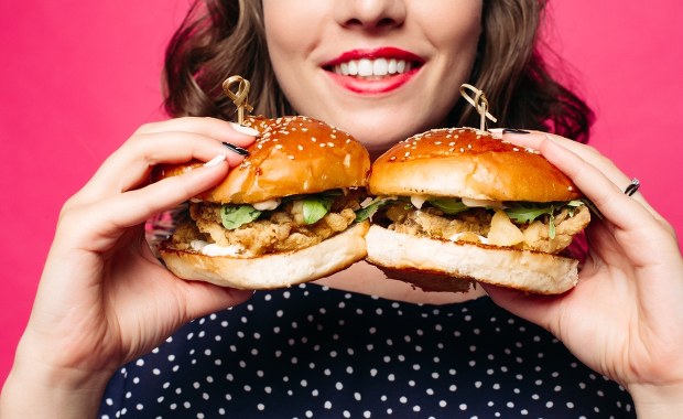 Jedzenie, które może utrudniać zajście w ciążę. Nowe badania nie pozostawiają złudzeń