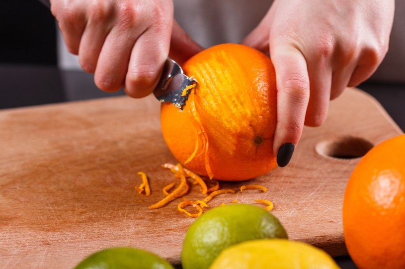 Jedzenie skórki pomarańczy wzmacnia układ odpornościowy i wspomaga detoks organizmu /123RF/PICSEL