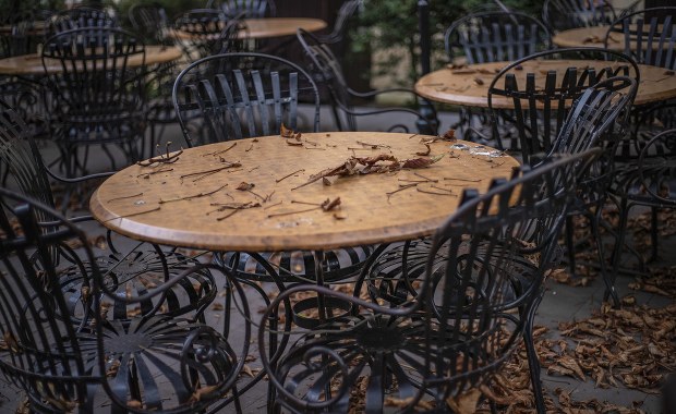 Jedzenie tylko na wynos: Rząd zamyka restauracje, kawiarnie, puby [NOWE OBOSTRZENIA]