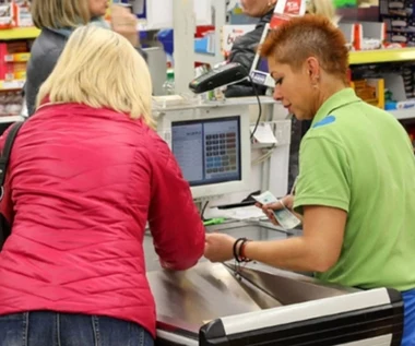 Jedzenie znika z półek. Kradzieże spożywcze w sklepach coraz powszechniejsze