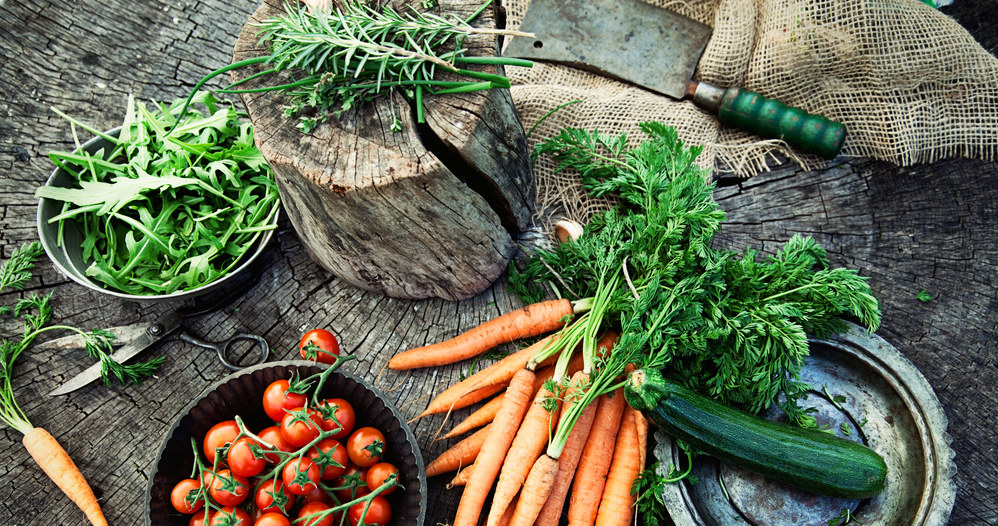 jedzenie zywności organicznej /© Photogenica
