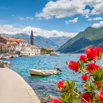 Jedziesz do Czarnogóry? Sprawdź, jaką walutę ze sobą zabrać i gdzie korzystnie ją wymienić