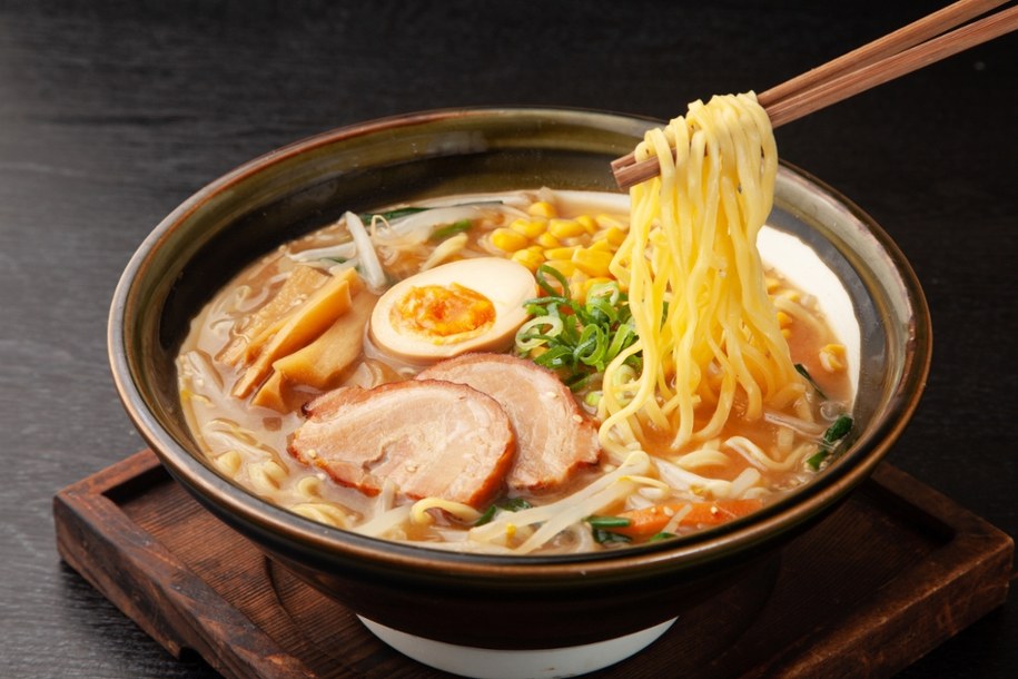 Jedziesz ramen trzy razy w tygodniu? To może być niebezpieczne – alarmujące wyniki badań /Shutterstock