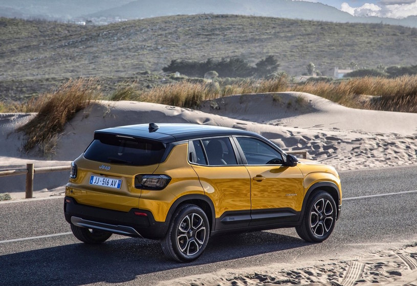 Jeep Avenger doskonale czuje się na asfalcie, ale potrafi także poradzić sobie poza nim /materiały promocyjne